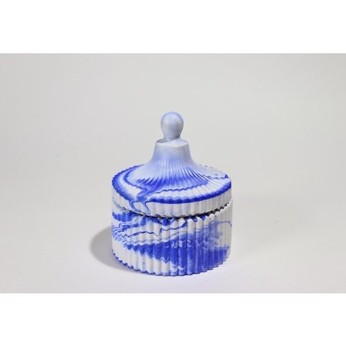 Аромасвеча 24 grams Petite Лемонграсс-виноград, бело-синяя, 345 г